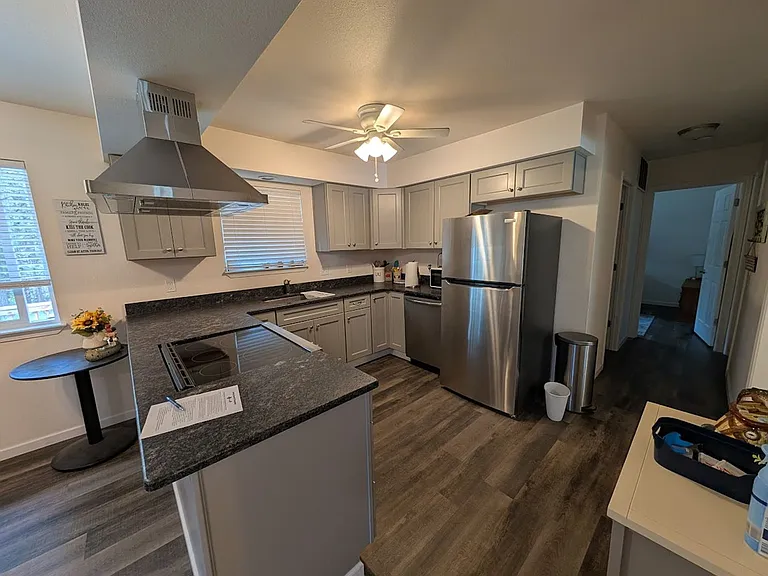 719 Camas Dr — Photo 3