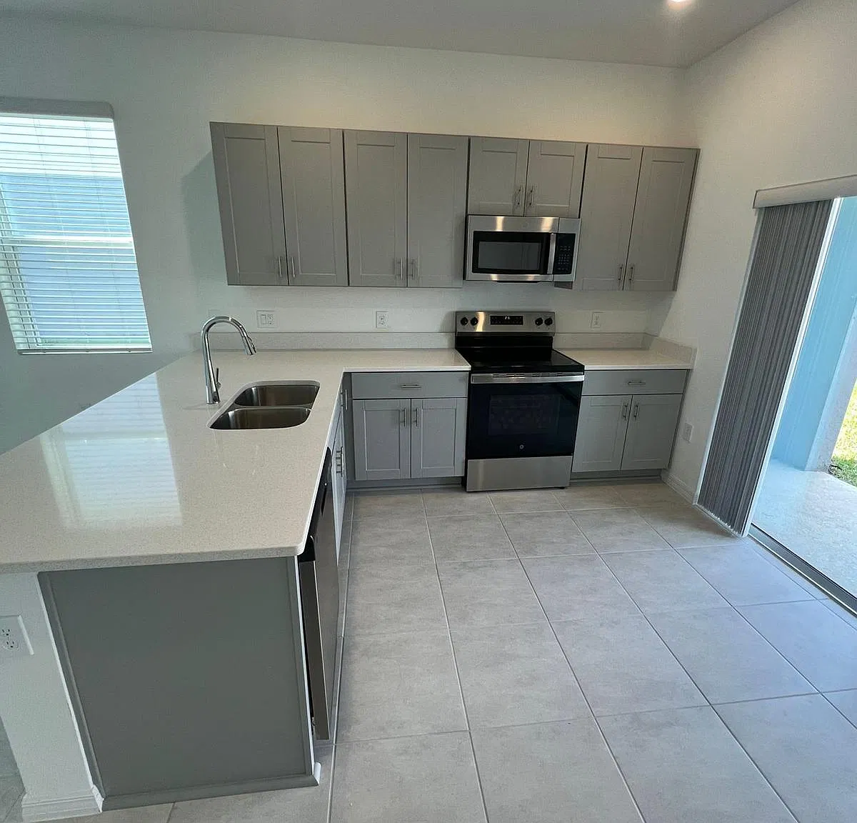 2 bed, 2.5 bath, 1255 sqft, $1,749 — Photo 3
