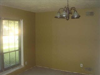 3rd image of 618 Dawn Dr