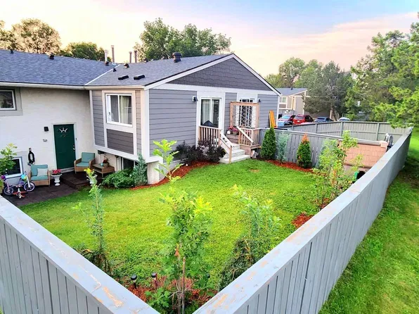 623 Willow Ct NW, Edmonton, AB T5T 2K7