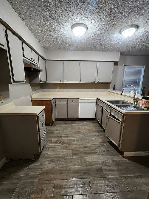 2nd image of 12112 Coppertree Ln