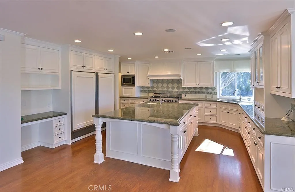 5 bed, 4.5 bath, 3926 sqft, $18,000 — Photo 3