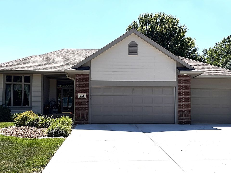 1st image of 2709 Lakeview Dr