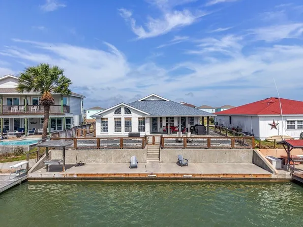 231 Windjammer St, Rockport, TX 78382