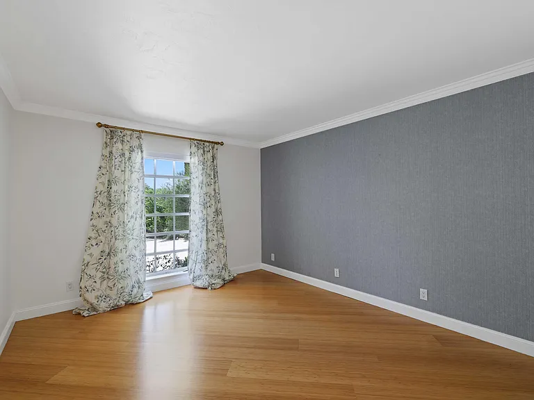 2204 Notre Dame Dr — Photo 44