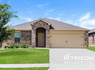 821 Alton Dr, Aubrey, TX 76227