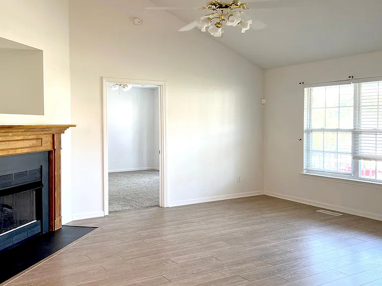 1028 Saddlestone Dr — Photo 6