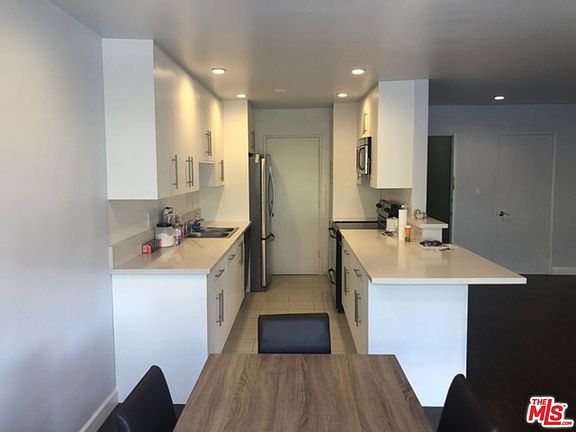 4th image of 136 S Palm Dr APT 302