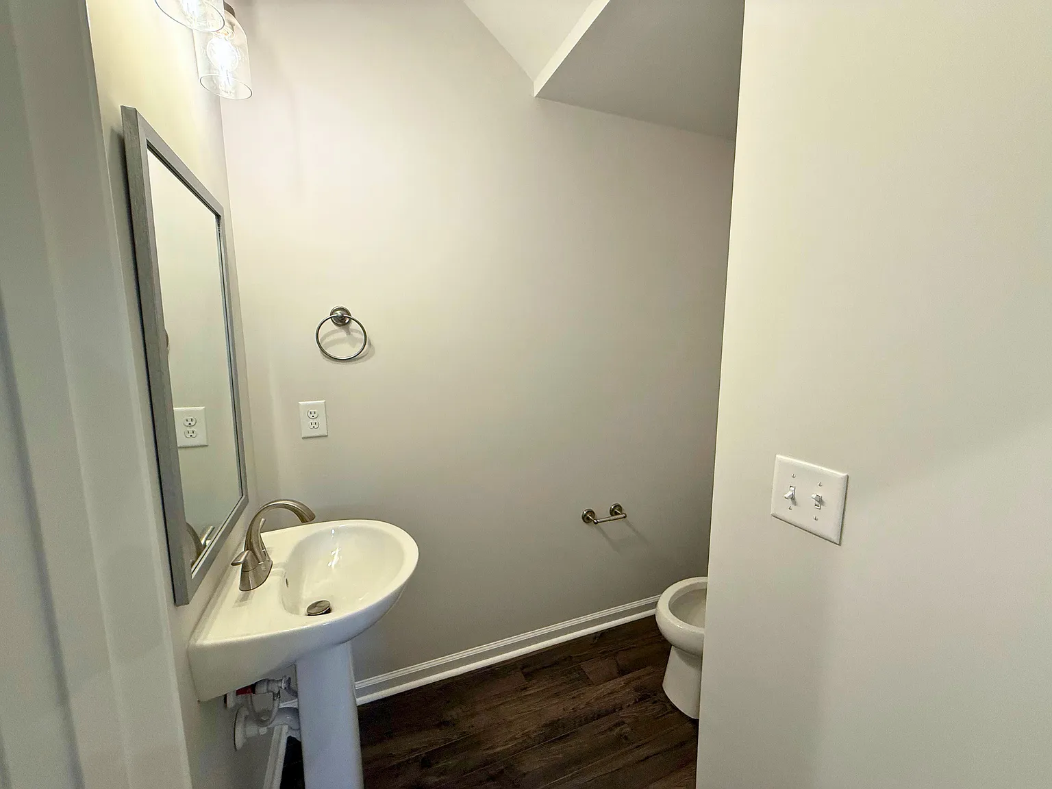 4 bed, 3.5 bath, 2400 sqft, $2,550 — Photo 4