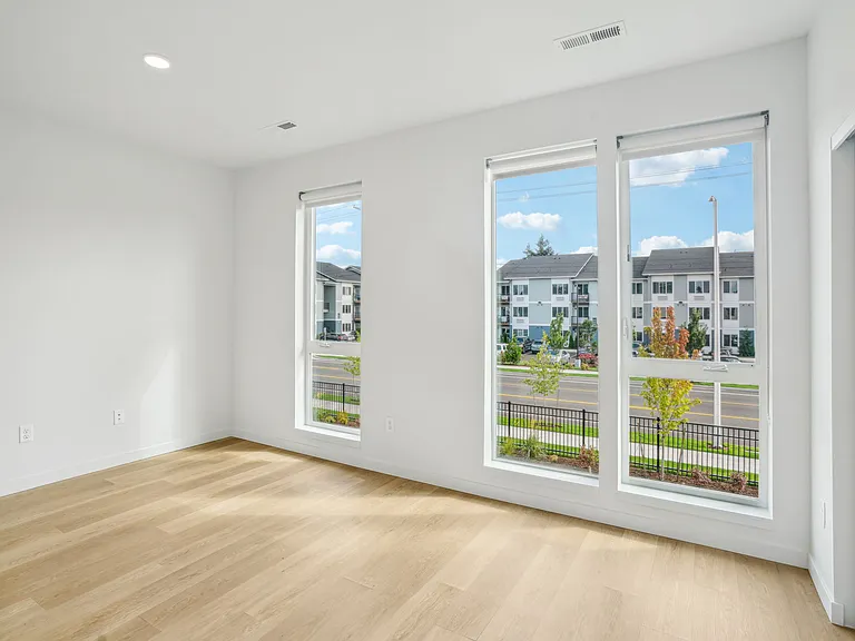 Ellis Apartments — Photo 38