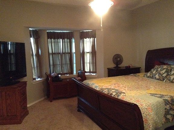 5th image of 4961 N Cypress Ave