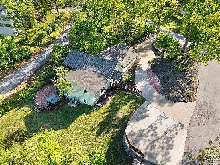 Almand Dr — Photo 44