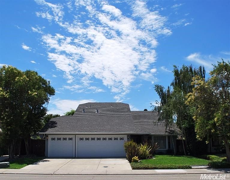 1st image of 2640 Estate Dr