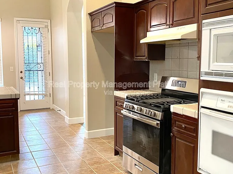 5801 W Chennault Ave — Photo 1
