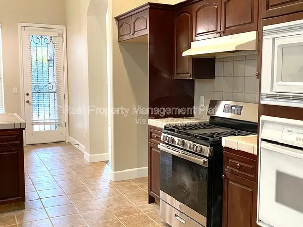 5801 W Chennault Ave, Fresno, CA 93722