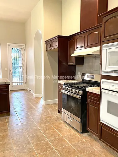 5801 W Chennault Ave Photo 1