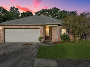 138 Country Garden Ln, Lafayette, LA 70507