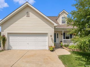 2371 Chestnut Bnd, Howell, MI 48855
