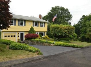 6 Sherri Ln, Middletown, RI 02842