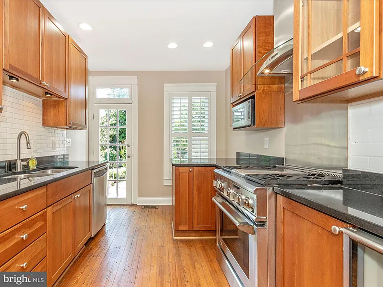 232 Dill Ave — Photo 11