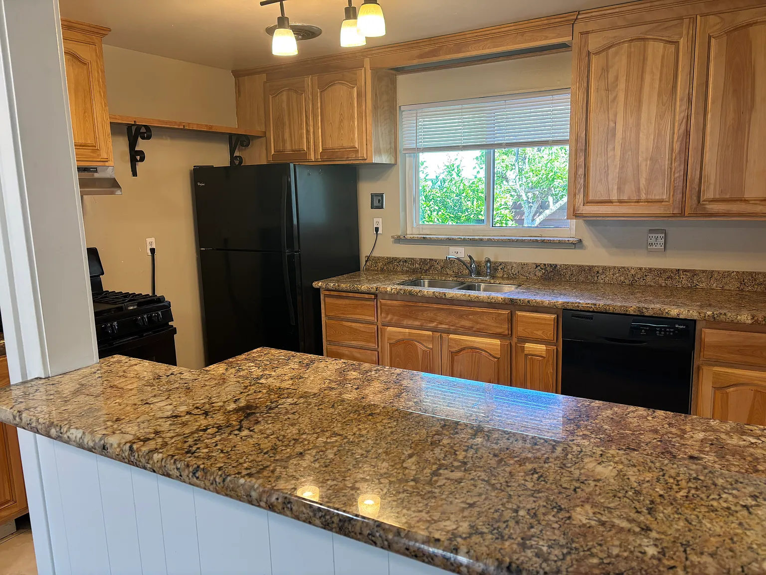 2739 Lincoln Ln — Photo 4
