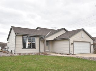 1905 Penhurst Way, Waukesha, WI 53186