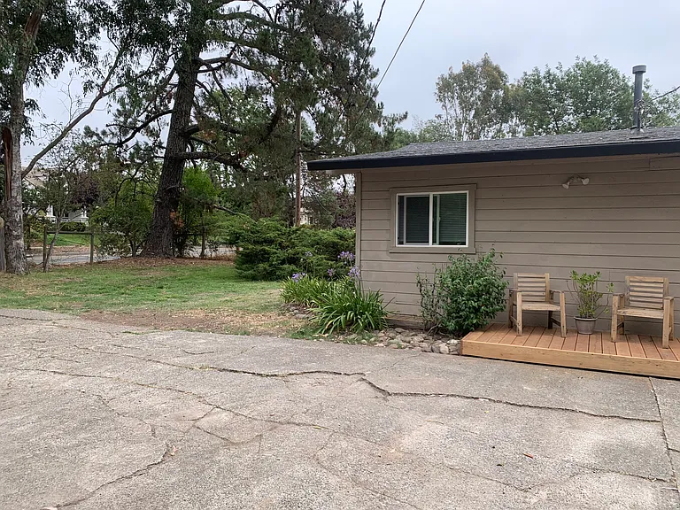 1850 Reiman Ln — Photo 23