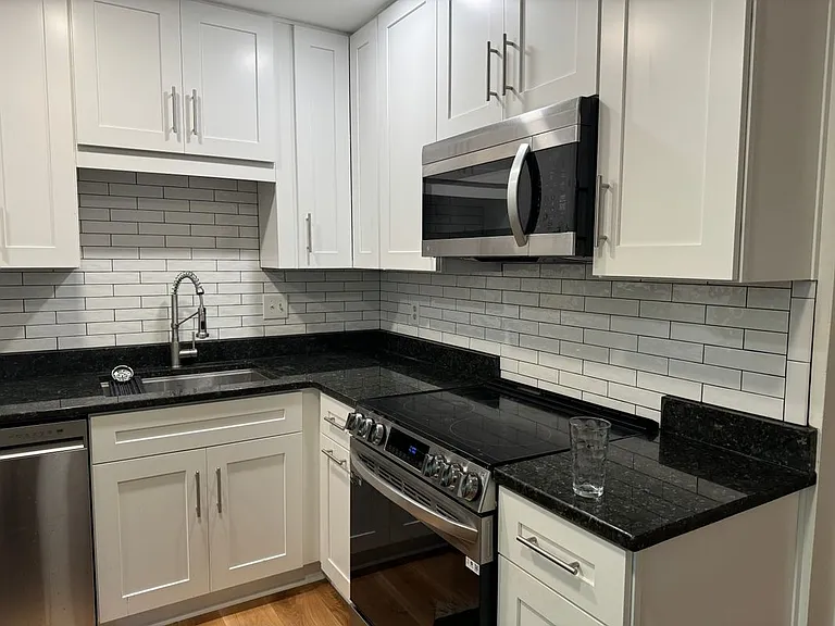1058 Hunters Trce — Photo 3