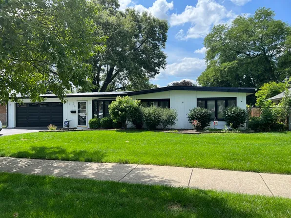 7913 W 97th Pl, Oak Lawn, IL 60457