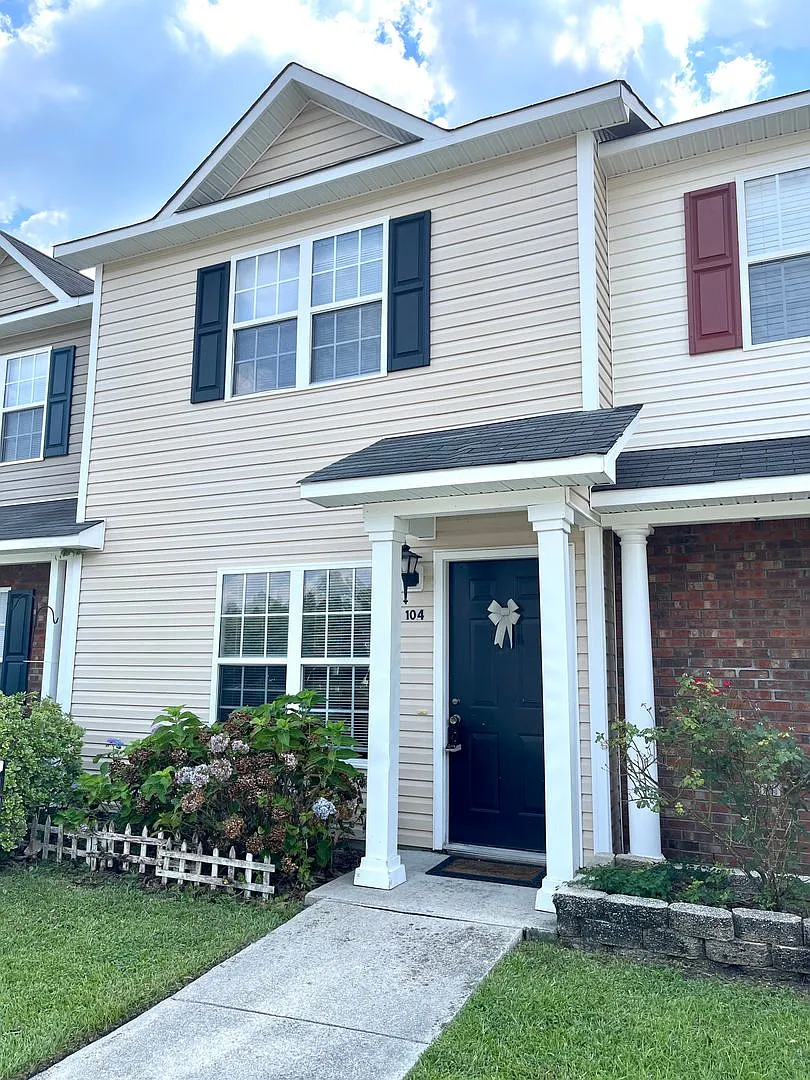 Building Photo - 104 Meadow Brook Ln