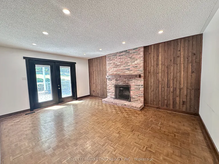 8 Blue Grass Dr — Photo 16