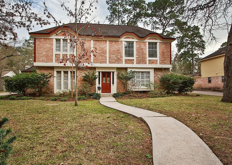 Large family home with 5 BR, 3-1/2 baths & pool.