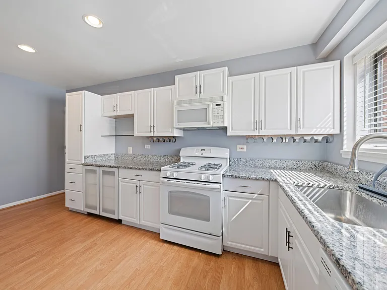 10620 Weymouth St #1 — Photo 13