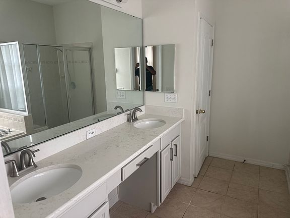 5th image of 325 Streamview Way