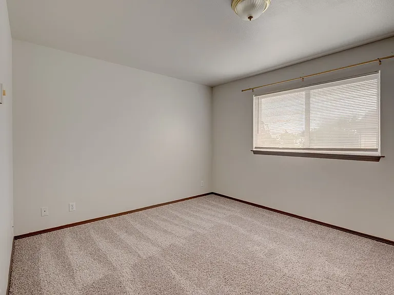 1602: 1445 NW Elwha St — Photo 15