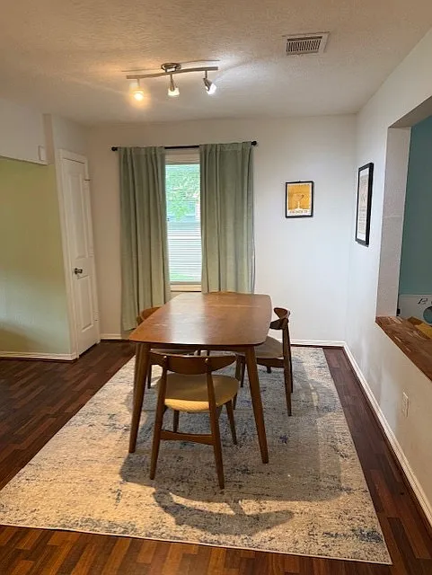 4 bed, 1800 sqft, $2,700 — Photo 3