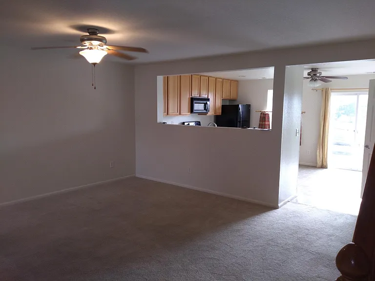 411 Smith Cir — Photo 6