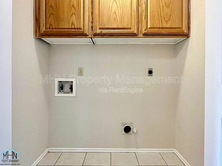 1627 Firwick Dr — Photo 14