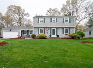16 Fireside Dr, Barrington, RI 02806