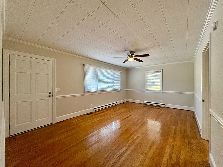 102 N Clarendon Dr — Photo 7