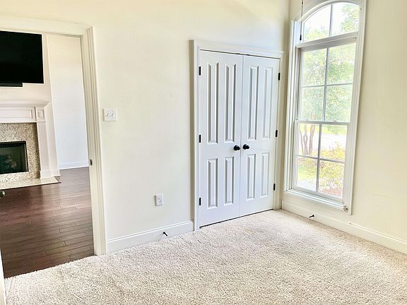4th image of 3147 Hudson Park Dr