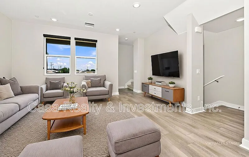 3 bed, 3.0 bath, 1580 sqft, $4,500 — Photo 1