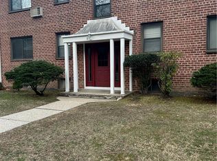 6 Lawrence Dr APT A, White Plains, NY 10603