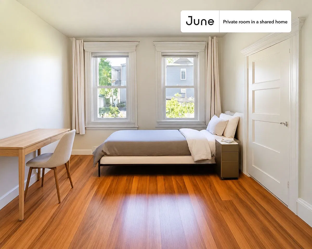 Queen bedroom in 5 bed/2 bath home in Dorchester Center #1494 D — Photo 1