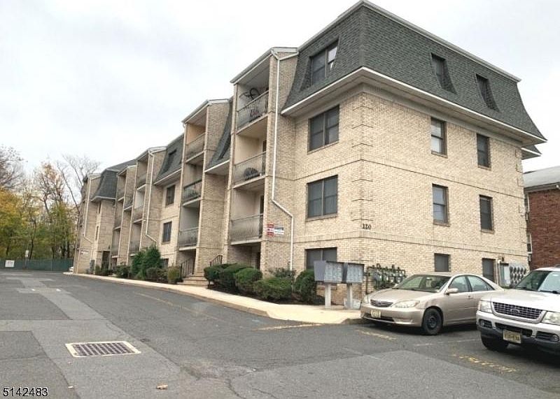 2nd image of 120 Westfield Ave APT 3B