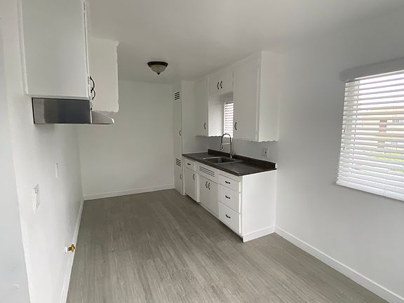 5th image of 3574 Brenton Ave #D