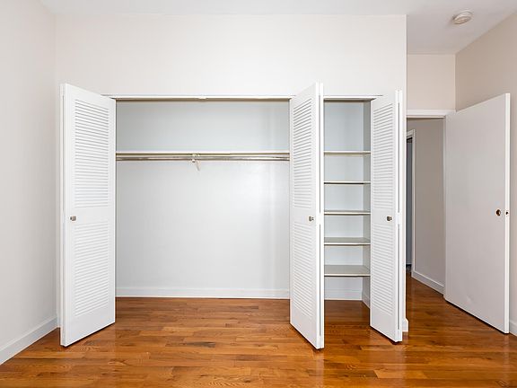 5th image of 5531 Pershing Ave #21SUN