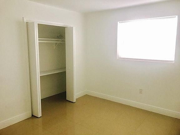 4th image of 950 Biarritz Dr APT 4