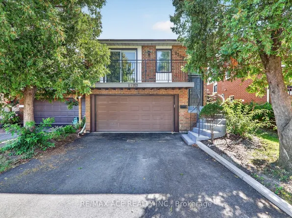 2330 Glastonbury Rd S, Burlington, ON L7P 3Y3