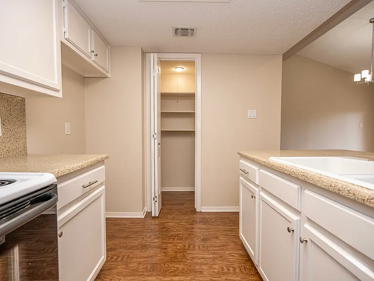 4547 Bermuda Dr — Photo 10